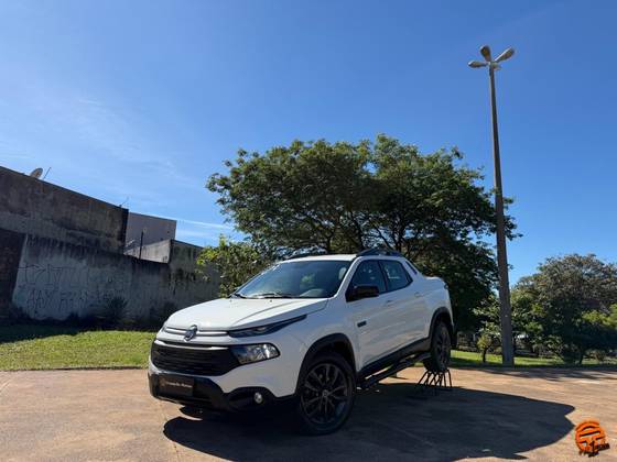 FIAT TORO 2.0 16V TURBO DIESEL ULTRA 4WD AT9 FIAT TORO 2.0 16V TURBO DIESEL ULTRA 4WD AT9